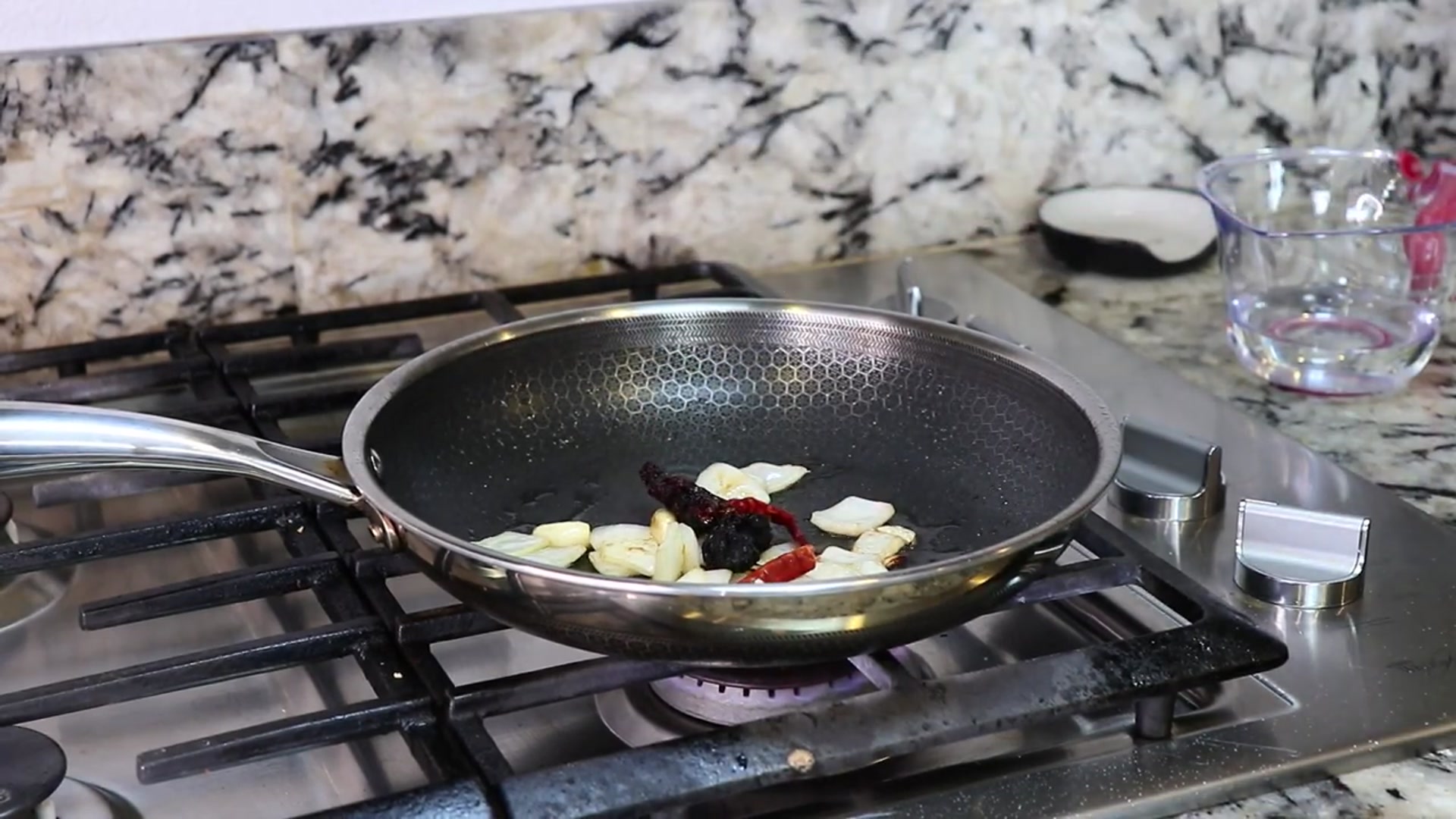 Video thumbnail for How to Make Enfrijoladas Recipe - Easy Mexican Food Similar to Enchiladas(720P_60FPS)