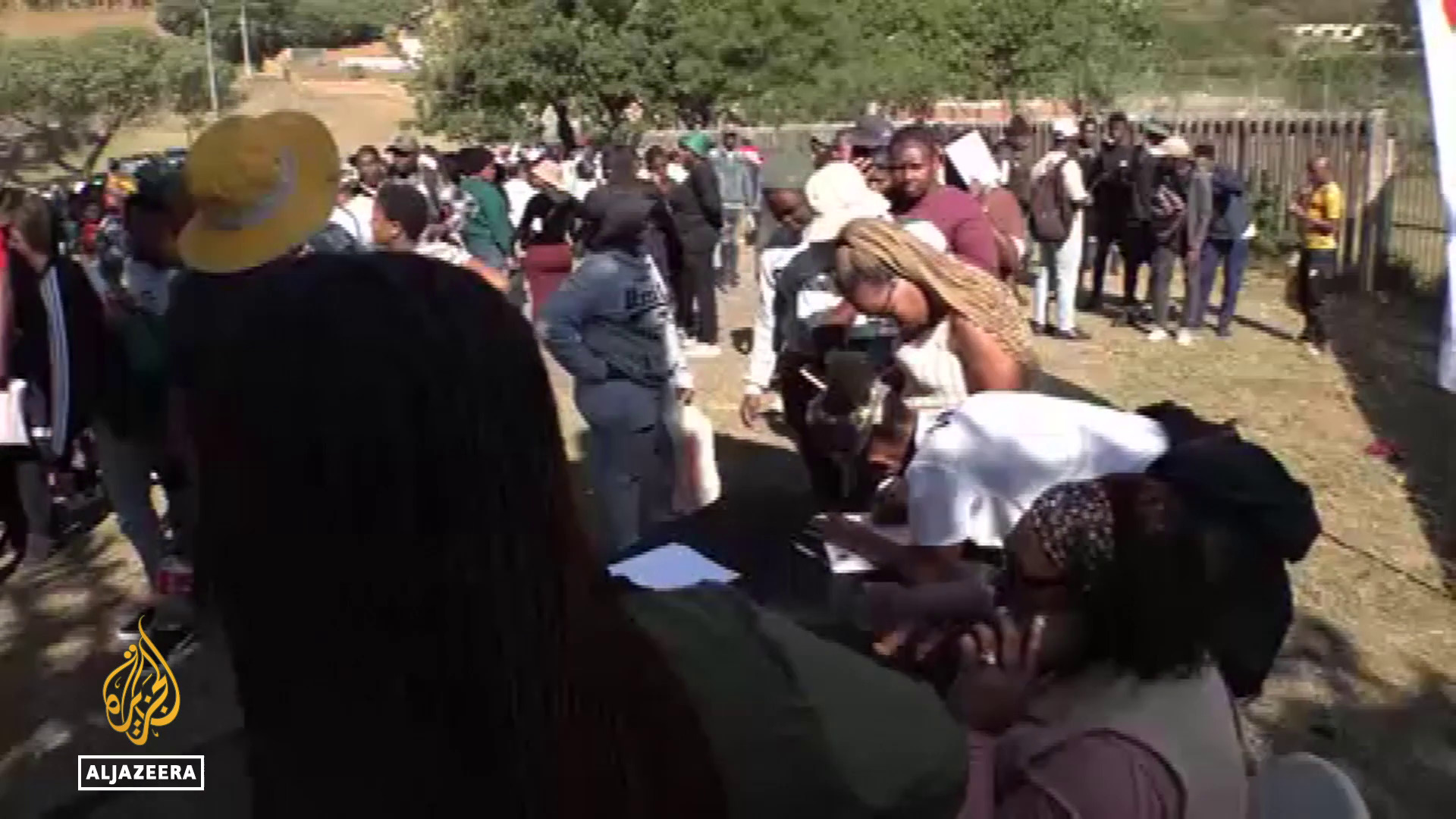 Video thumbnail for South Africa anti-migrant tension: Locals pressure businesses for foreigners' jobs