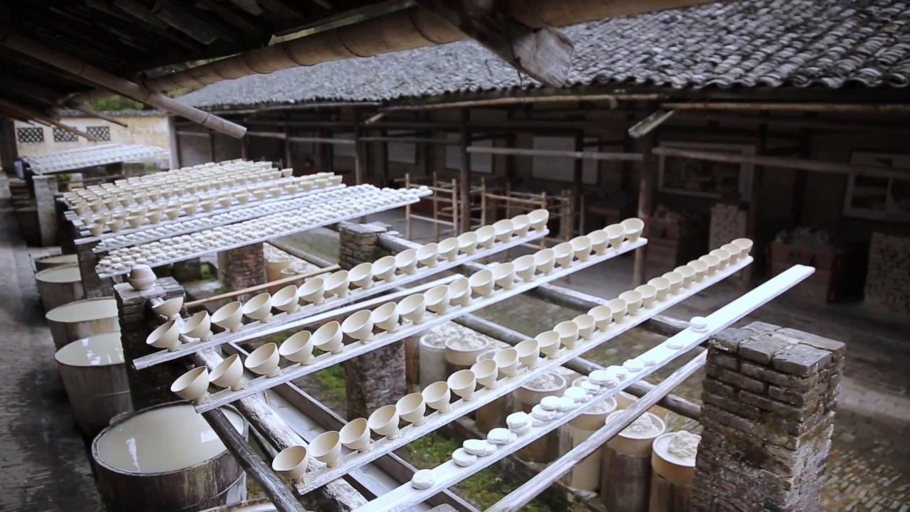 Video thumbnail for China: China's Jingdezhen Handicraft Porcelain Industry Sites added to UNESCO World Heritage List.