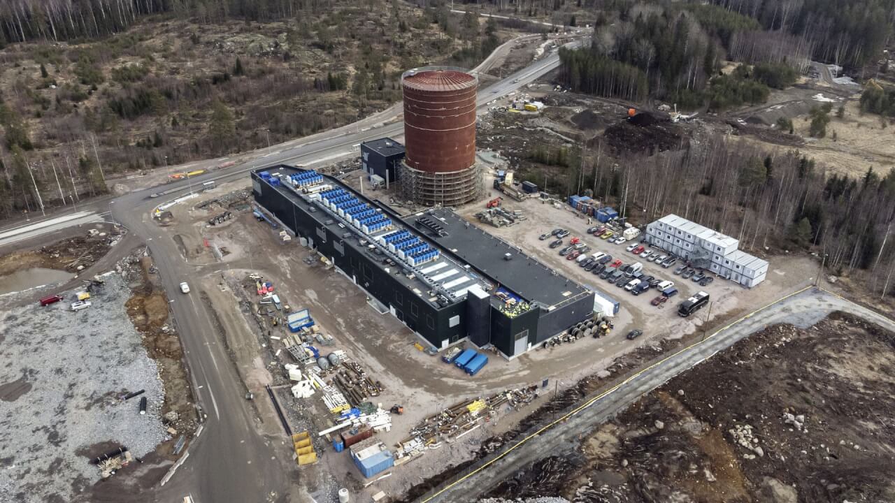Video thumbnail for Tech companies are investing billions in Finland for data center development