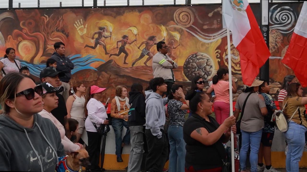 Video thumbnail for Mexico: World’s largest brush-painted mural unveiled in Mexico City.