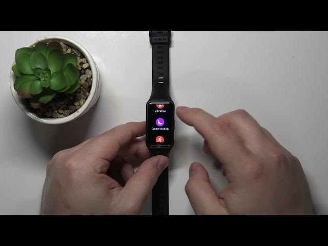 Video thumbnail for How to Customize Screen Brightness in HONOR Band 6 – Adjust Display