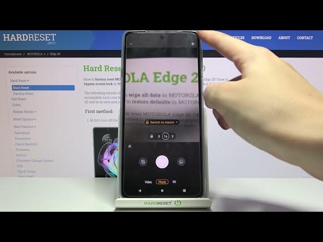 Video thumbnail for How to Manage Camera Mirror Effect in MOTOROLA Edge 20 – Find Reflection Feature