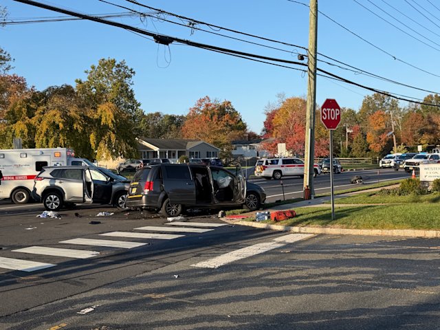 Video thumbnail for Driver critically injured, child hospitalized after 3-vehicle crash in Hillsborough