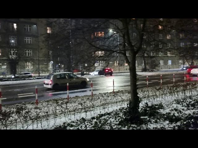 Video thumbnail for Samsung Galaxy S21 - Night Video Sample in 4K 60FPS | Wide Angle Lens (Handheld)