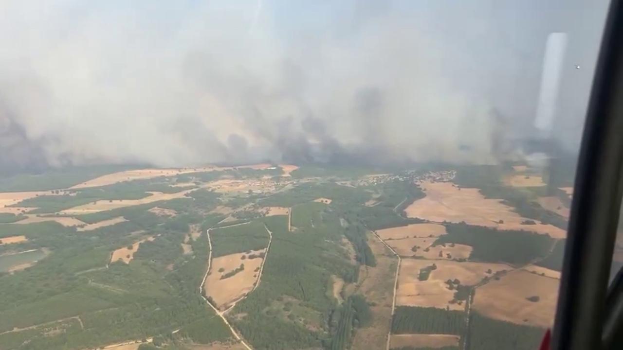 Video thumbnail for Spain: Helicopters Circle Massive Wildfire As Hundreds Evacuate In Spain.