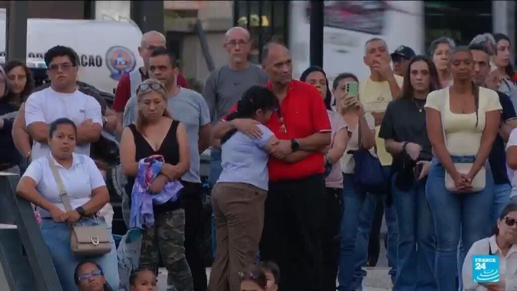 Video thumbnail for Venezuela honors thousands of victims one month since earthquakes