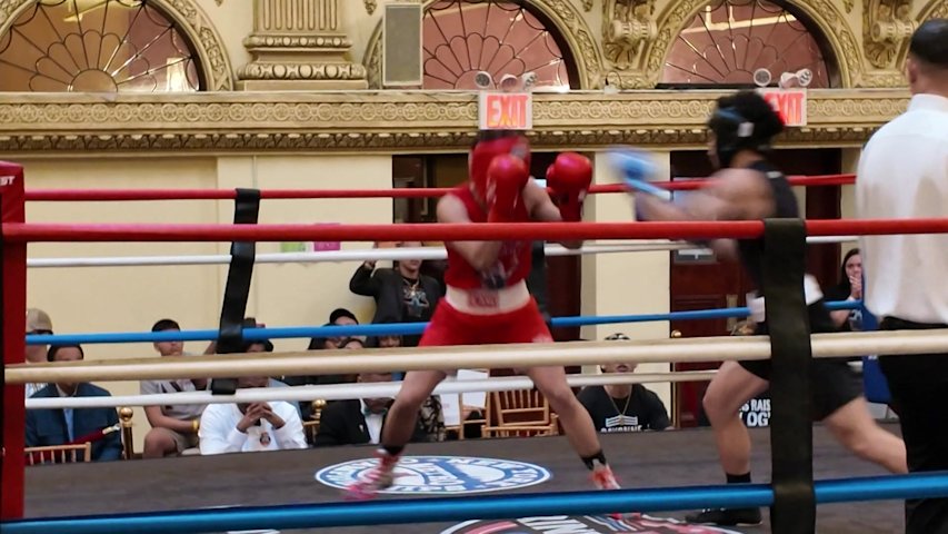 Video thumbnail for Crowds pack Downtown Yonkers venue to cheer on young boxing hopefuls
