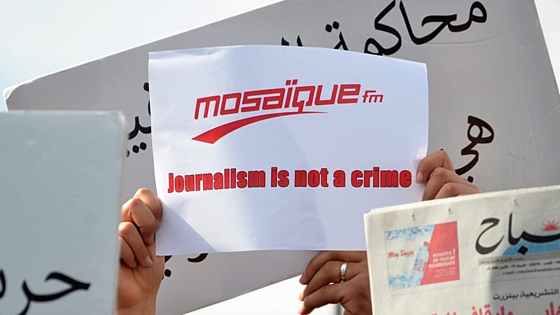 Video thumbnail for Tunisian journalists protest after arrest of reporter