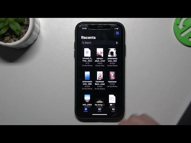 Video thumbnail for Protect Your Privacy and Free Up Storage Space: How to Clear Your Airdrop History!