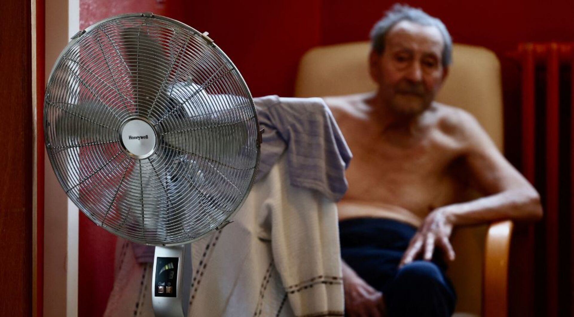 'Video thumbnail for Europe heats twice as fast as rest of world, elderly and housing face growing climate risks'