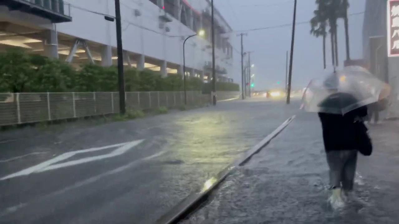Video thumbnail for Japan: Typhoon Dujuan Brings Widespread Flooding Across Kanto Region 5.