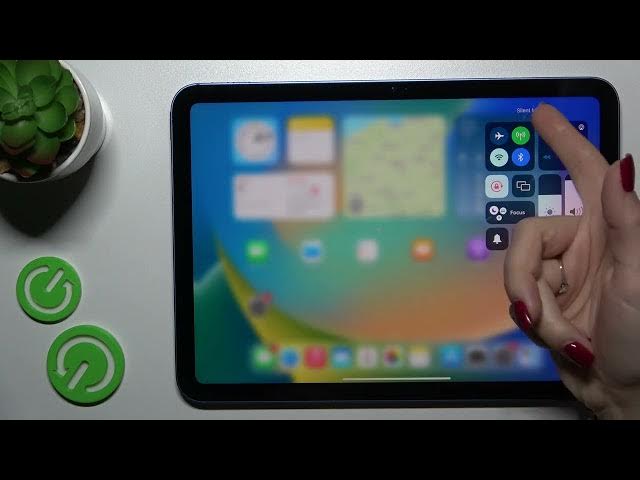 Video thumbnail for How to Turn On / Turn Off the Silent Mode on the iPad 10th Generation (2022)
