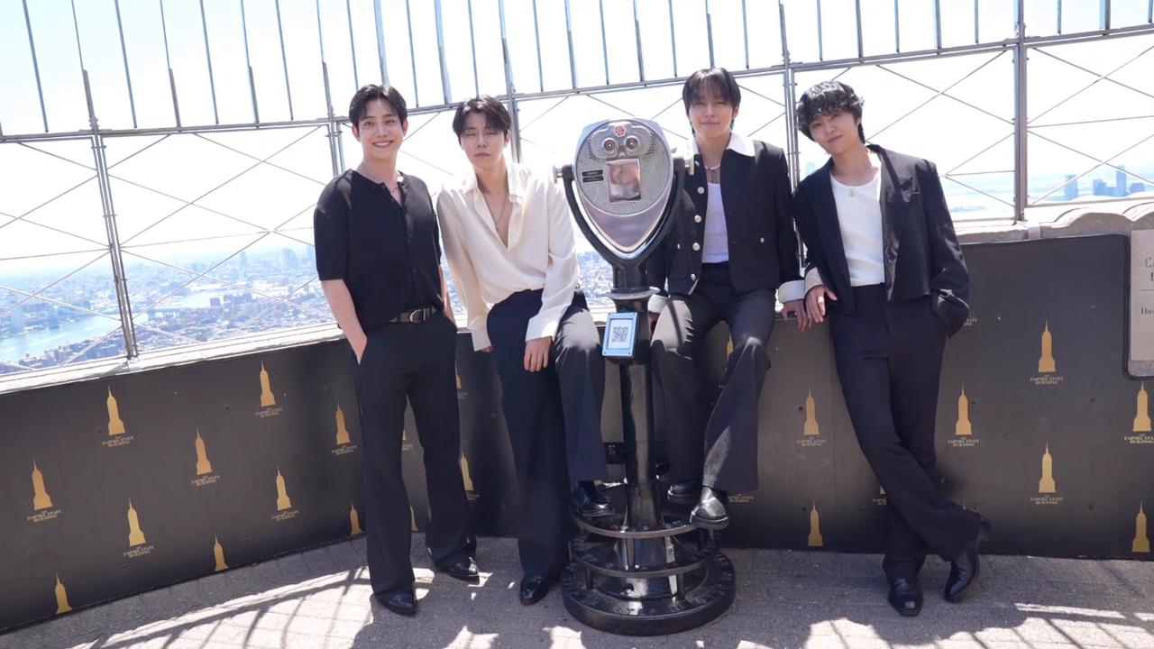 Video thumbnail for South Korean indie-pop band The Rose visits Empire State Building 3.