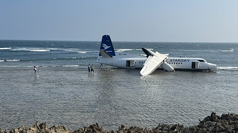 Video thumbnail for No injuries as Somali passenger plane veers off runway after crash-landing