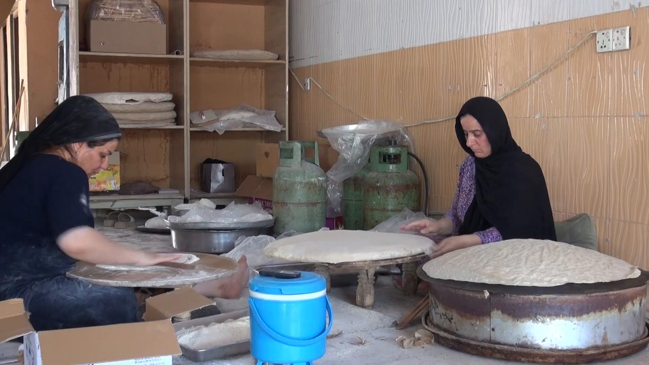 Video thumbnail for Iraq: Kurdish Women Bake Traditional Bread.