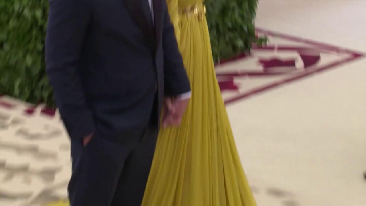 Video thumbnail for Amanda Seyfried and Thomas Sadoski break up after nine years wed.