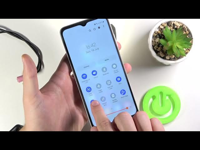 Video thumbnail for How to Find & Open Flashlight on SAMSUNG Galaxy M22 – Activate Torch