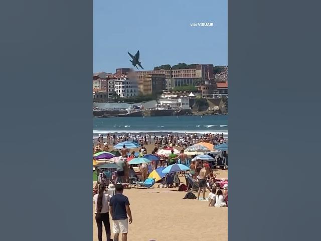 Video thumbnail for Close Call at Airshow in Spain