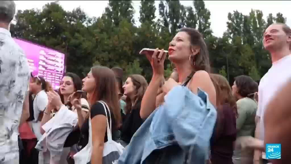 Video thumbnail for Céline Dion fever grips Paris ahead of sold-out residency