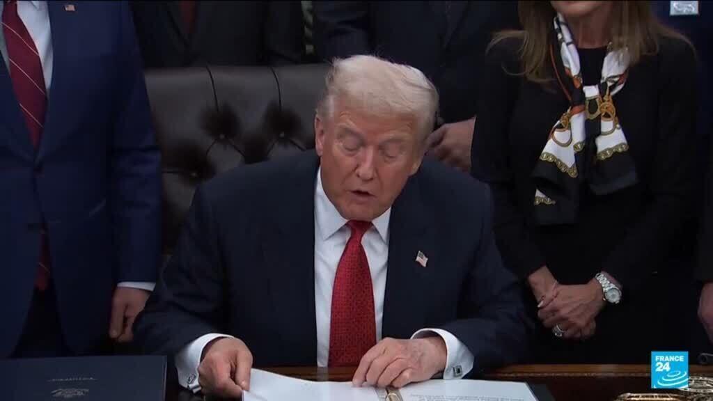 Video thumbnail for Donald Trump signs funding bill, ending record 43-day government shutdown