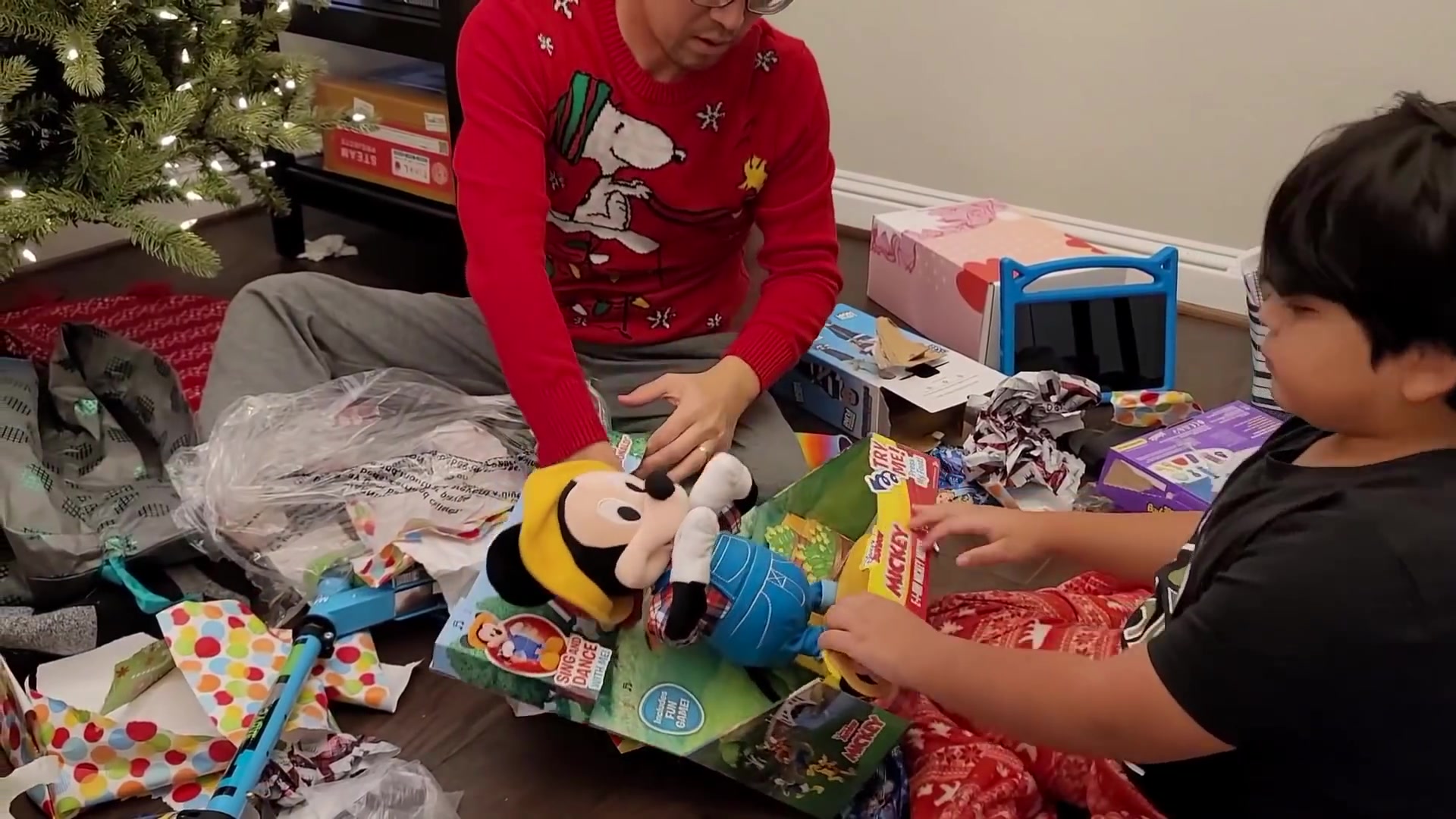 Video thumbnail for Christmas Morning ATOLE DE COCO ¦ Vlogmas Day 25 ¦ Simply Mamá Cooks (1080p 30fps H264 128kbit AAC)