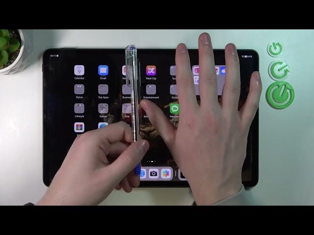 Video thumbnail for HUAWEI MatePad Pro Hand Size Comparison