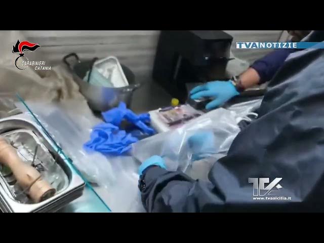 Video thumbnail for Catania, 18enne arrestato dai Carabinieri: trovati arma clandestina e droga in una macelleria di fam