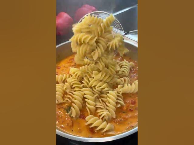 Video thumbnail for Cremige Hühnernudeln 🤤🍝😍😋🔥