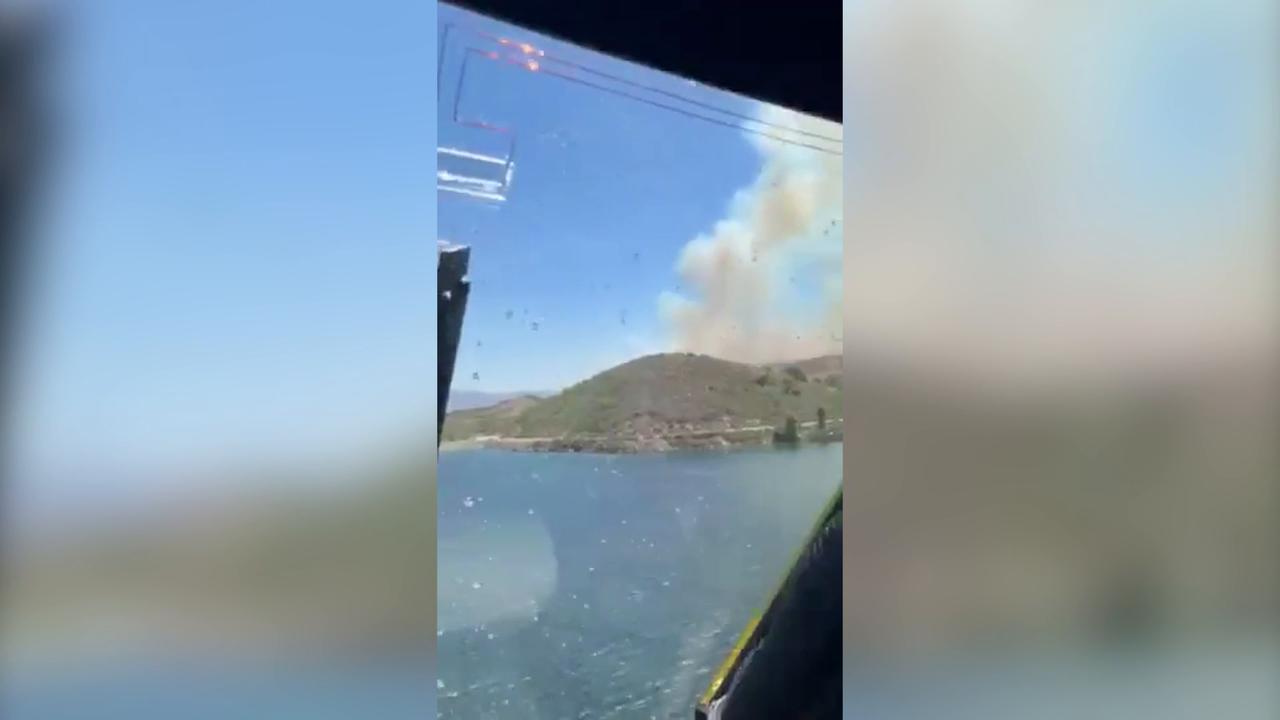 Video thumbnail for US: Wildfire near California’s Simi Valley grows to more than 1,300 acres.
