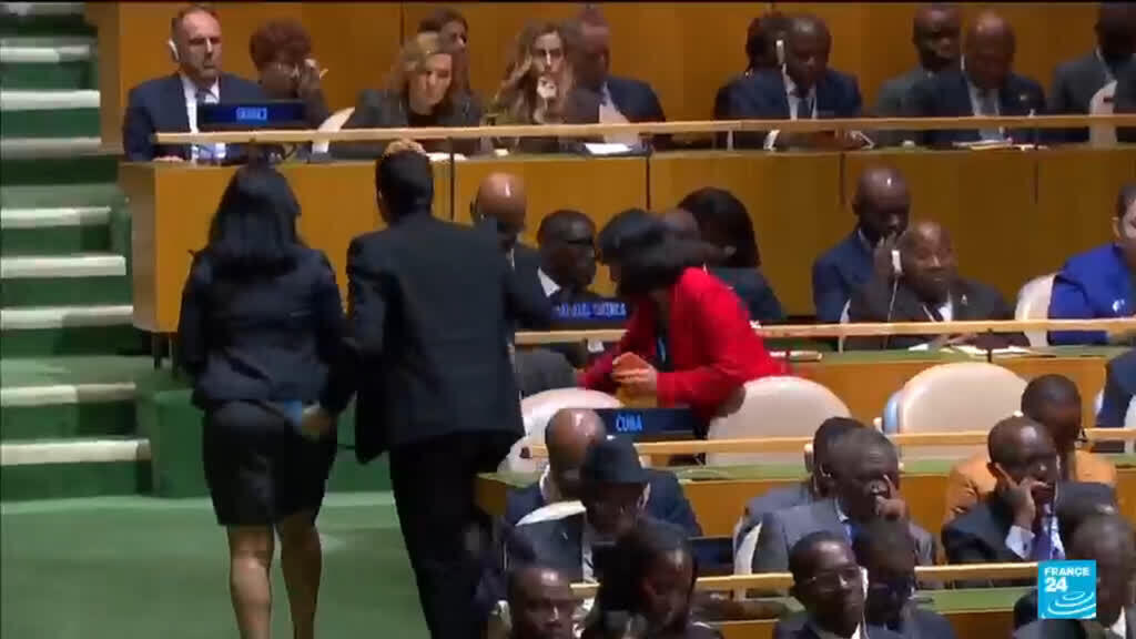 Video thumbnail for Cuban delegation walks out during speech of US President