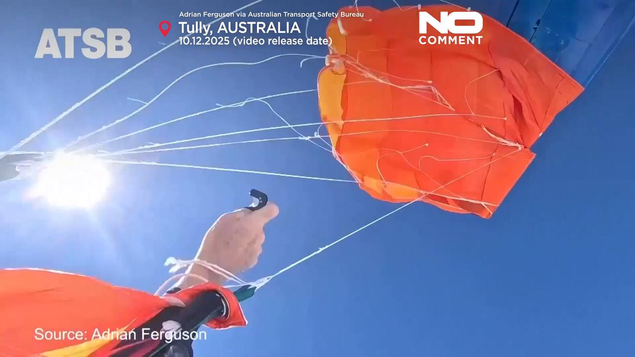 Video thumbnail for Skydiver dangles at 4,500 metres after parachute catches on plane’s tail