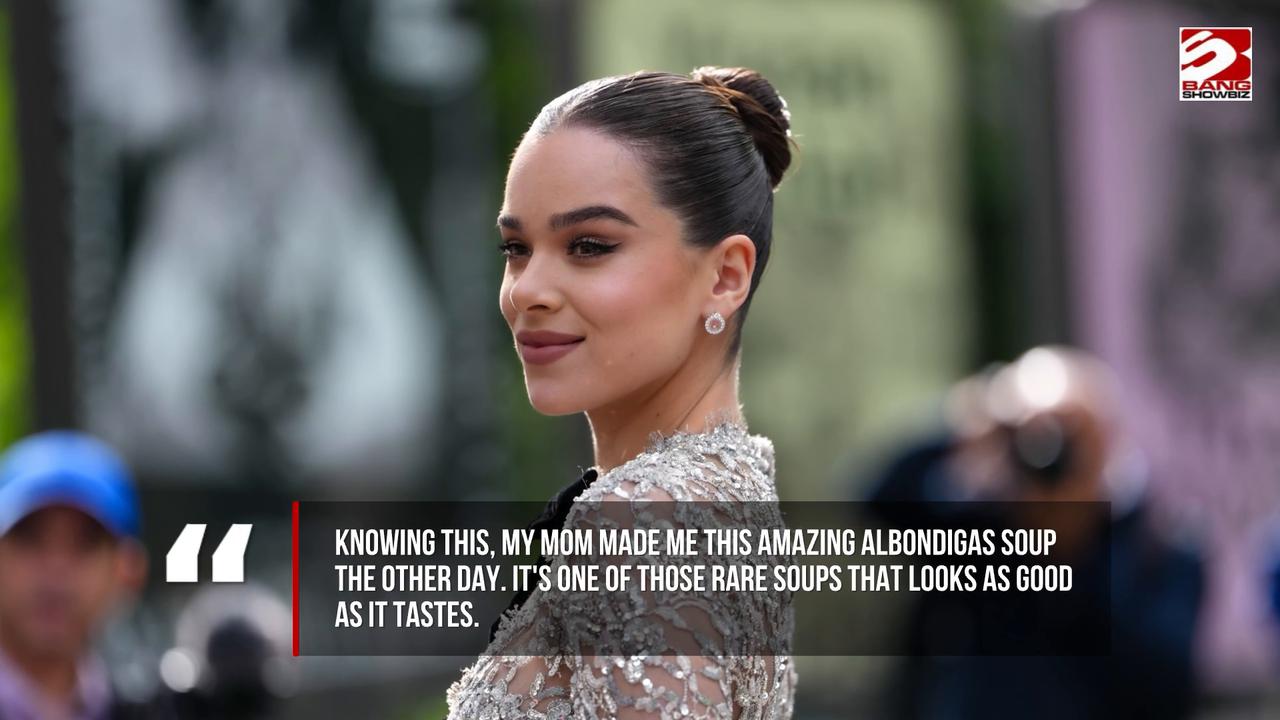 Video thumbnail for Hailee Steinfeld being 'super-gentle' during postpartum period