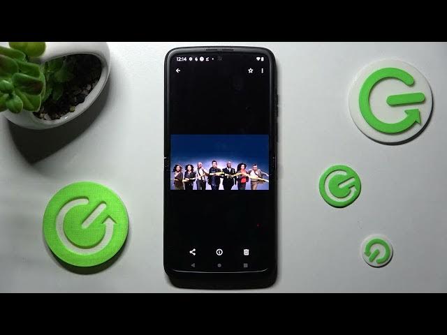 Video thumbnail for MOTOROLA RAZR 2022 - Download Folder