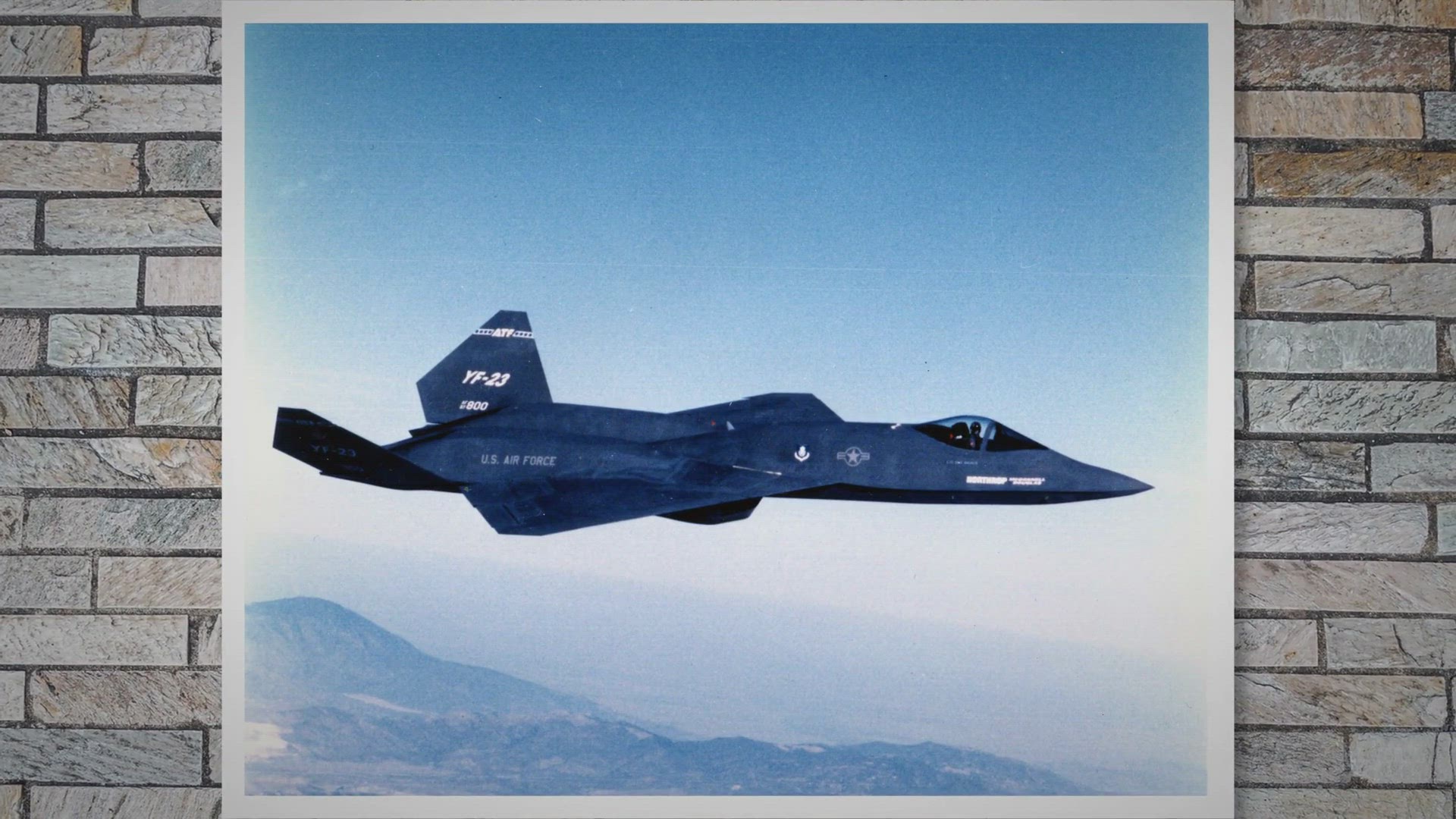 Video thumbnail for Northrop YF-23 – The F-22 Competitor