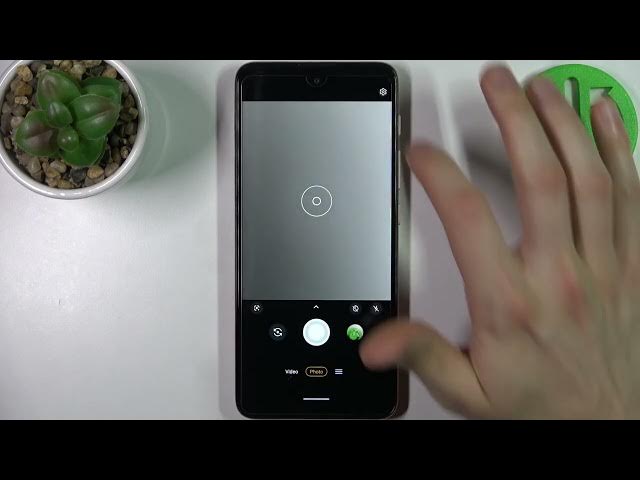 Video thumbnail for How to Change the Camera Aspect Ratio on the MOTOROLA Moto E40