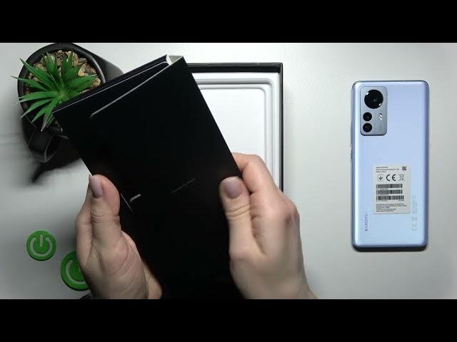 Video thumbnail for Xiaomi 12 Pro - Does it Comes with Earbuds | Unboxing