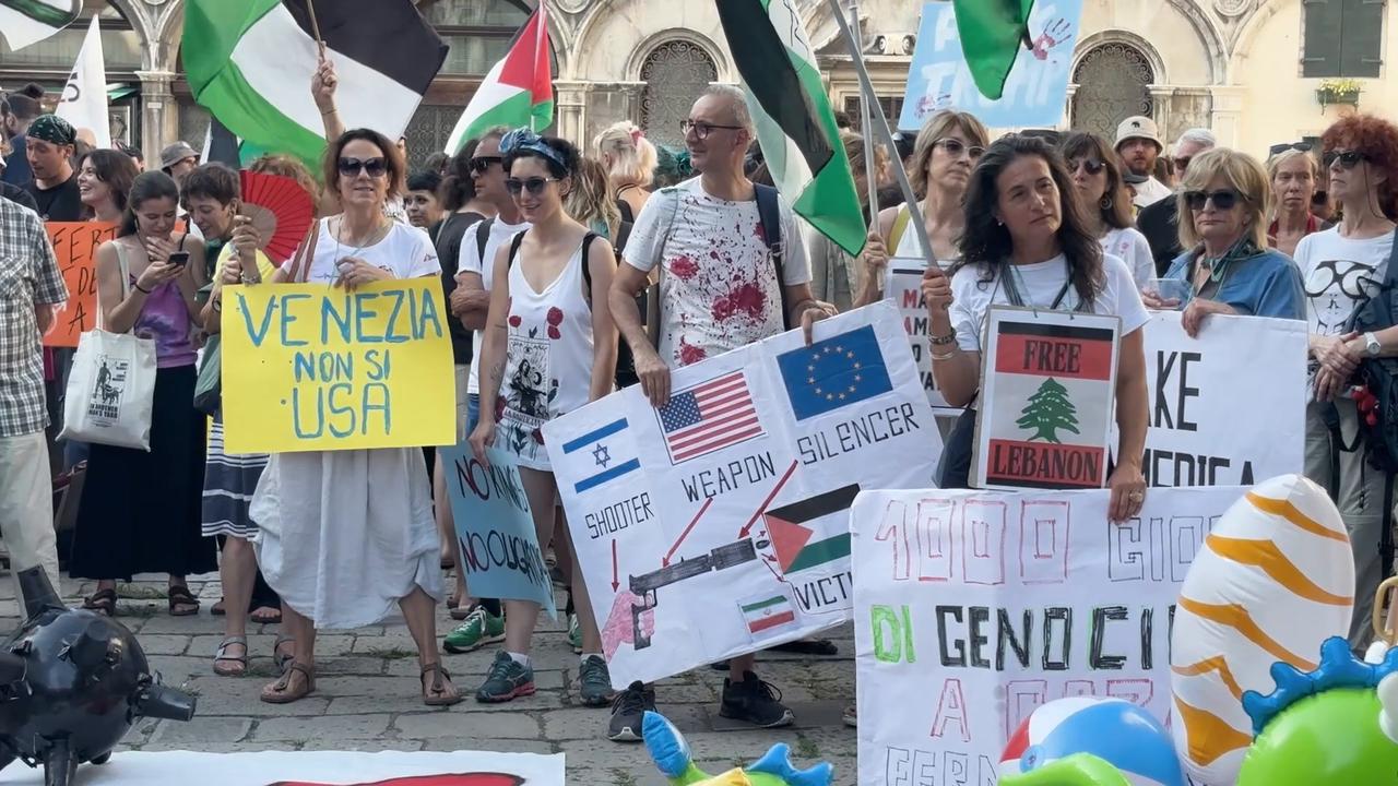 Video thumbnail for Italy: Protesters scuffle with police over US ambassador's visit to Venice.
