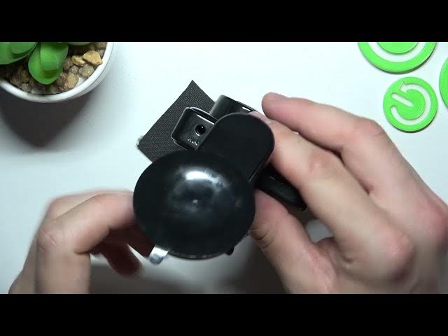 Video thumbnail for Navitel R700   attatch to front windshield