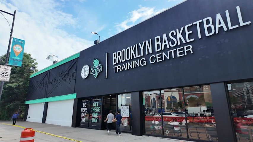 Video thumbnail for Boerum Hill hoops hub helps young players build confidence on and off the court