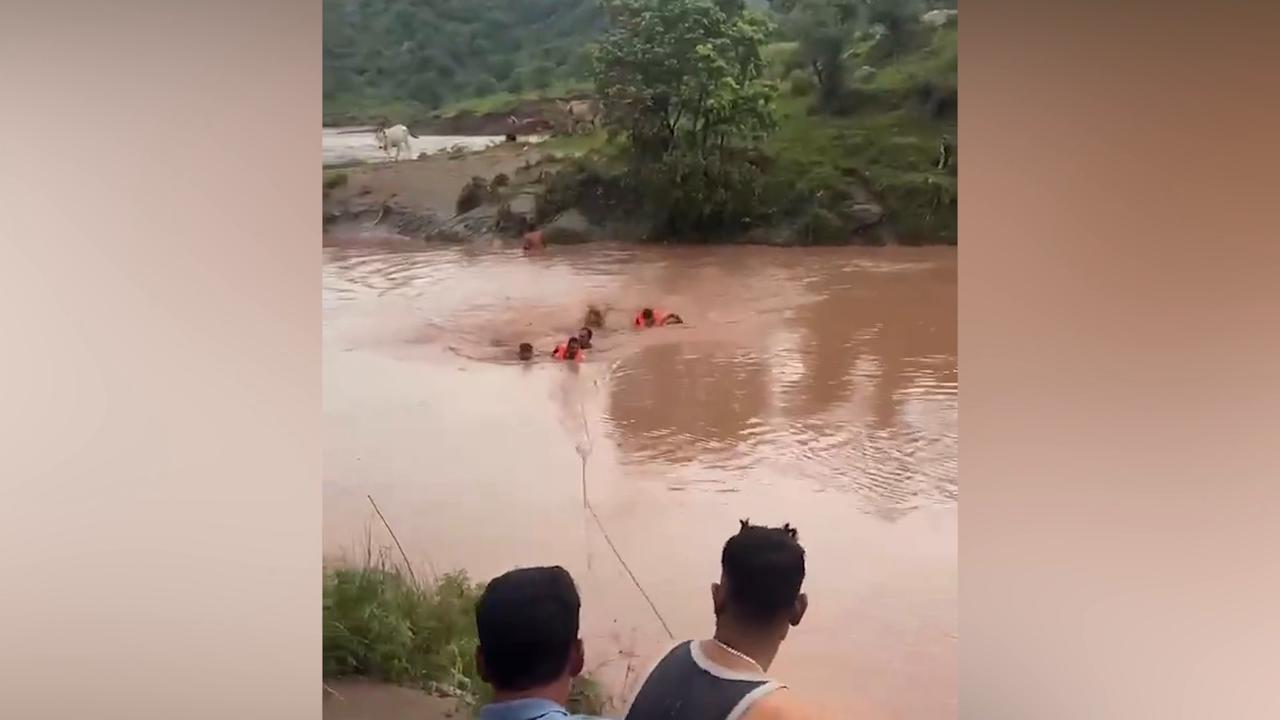 Video thumbnail for India: Flash floods, landslides kill 11 in Indian-administered Kashmir.