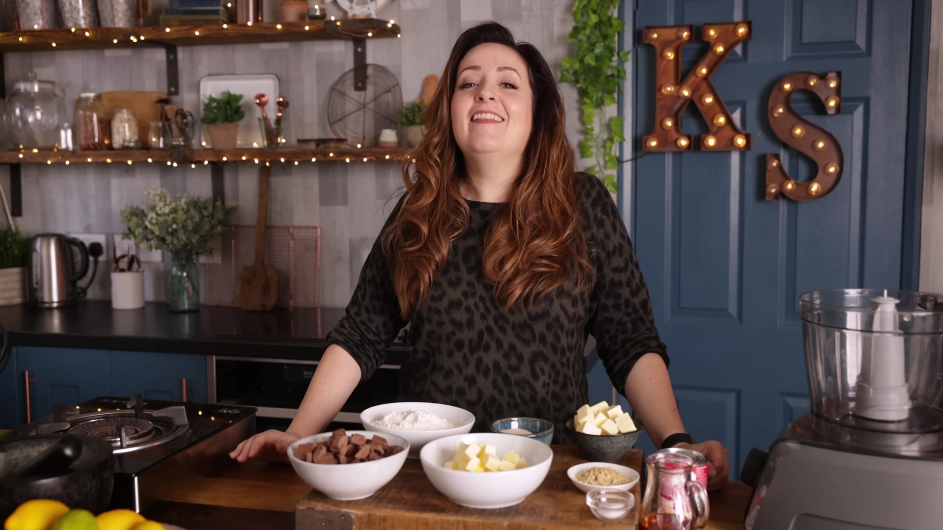 Video thumbnail for How to make a perfect Salted Caramel Millionaires Shortbread (2026p 30fps AV1 128kbit AAC English)