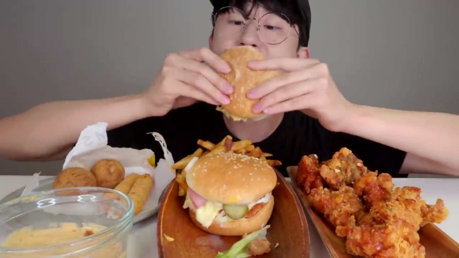 Video thumbnail for How to eat Korean Chicken   Burger with cheese sticks   ASMR Mukbang(720P HD)