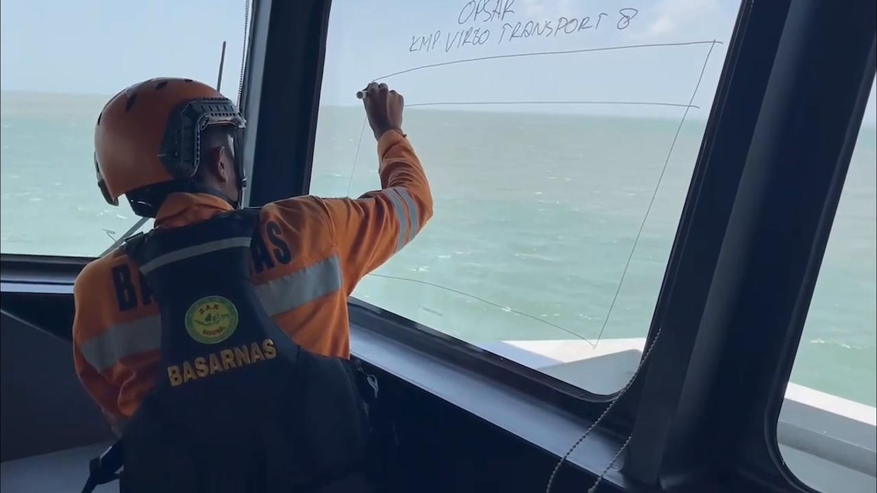 Video thumbnail for Indonesia: 1 killed, 102 rescued after Indonesian ship carrying 243 reported missing in Java Sea.