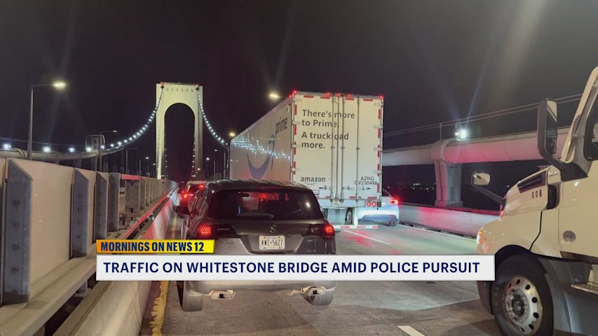 Video thumbnail for Police pursuit snarls traffic on Whitestone Bridge