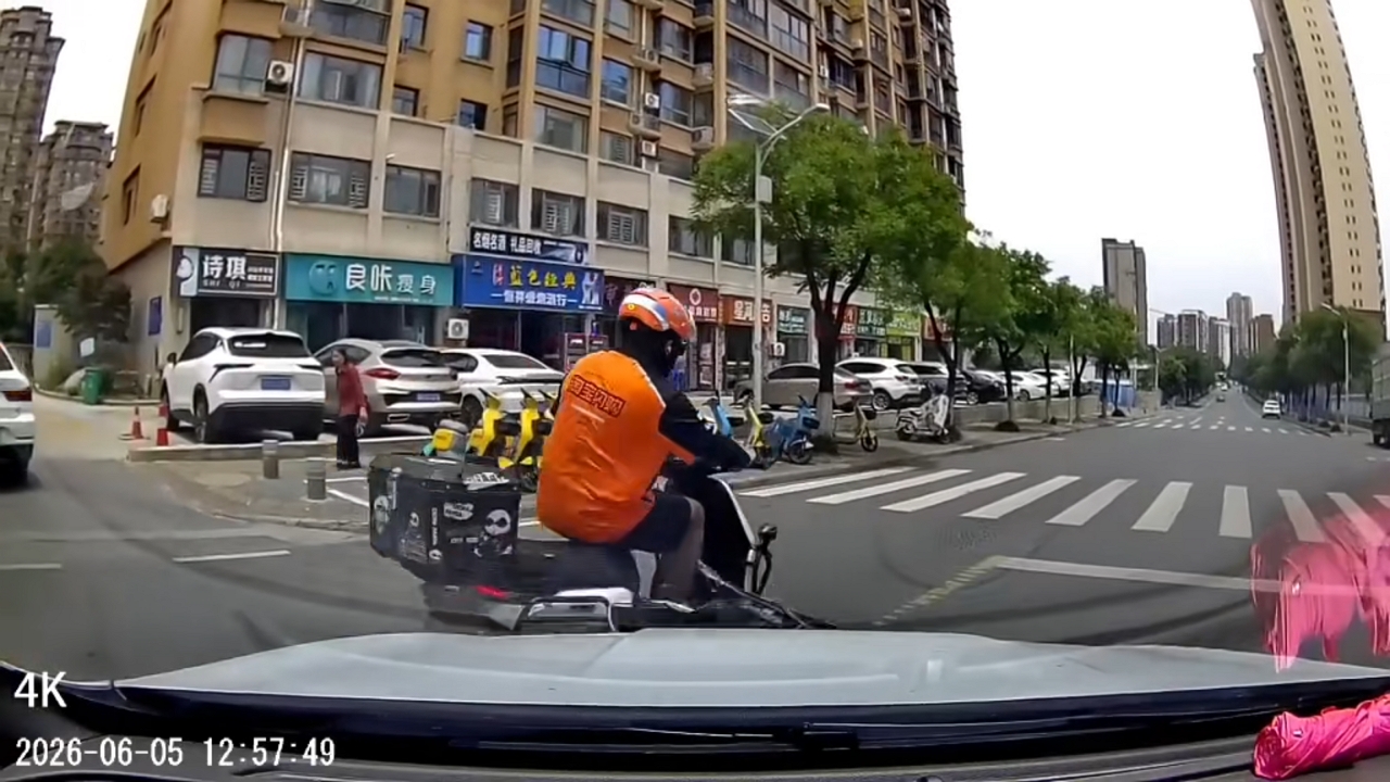 Video thumbnail for Dashcam Captures Close Call Between Turning Car and Motorcycle