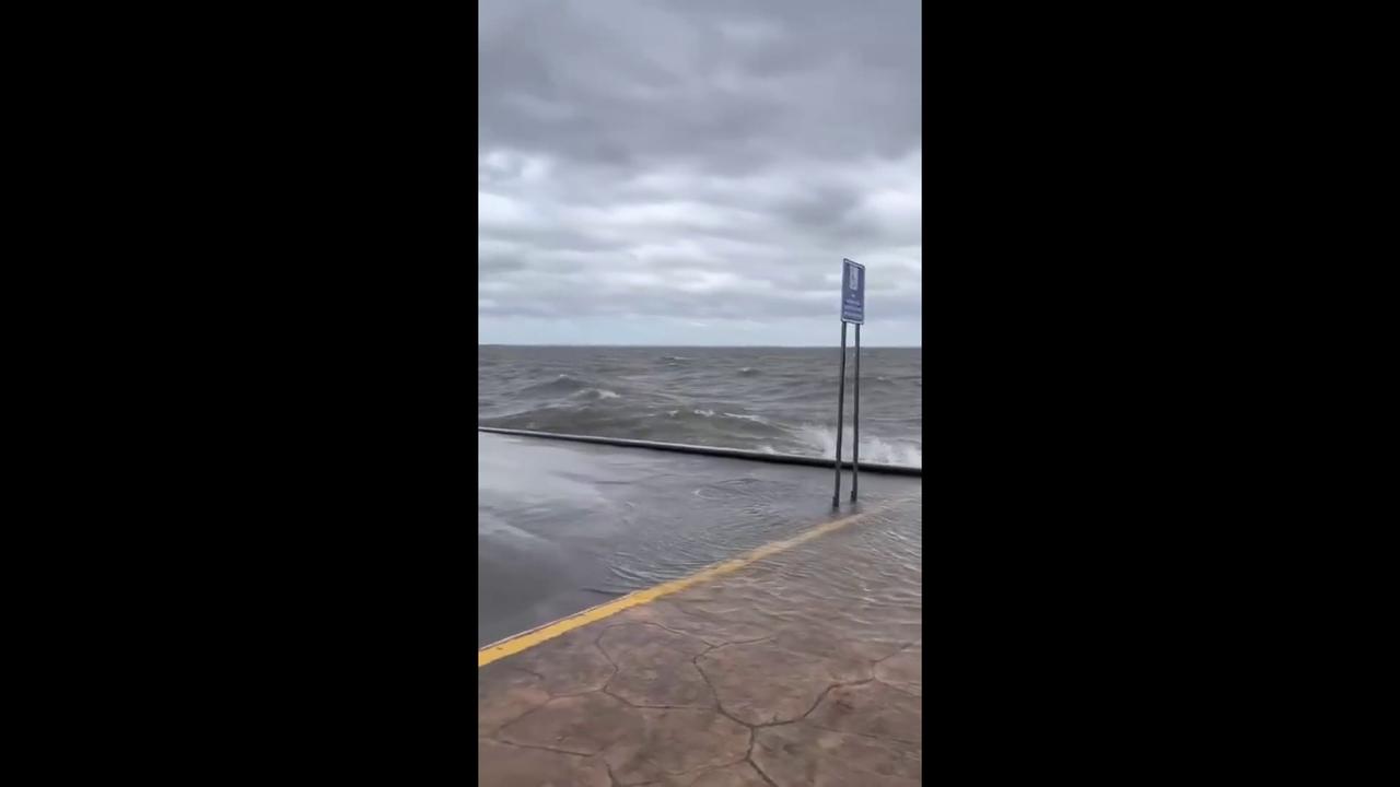 Video thumbnail for Tropical Storm Bertha: Stormy Conditions In New Orleans.
