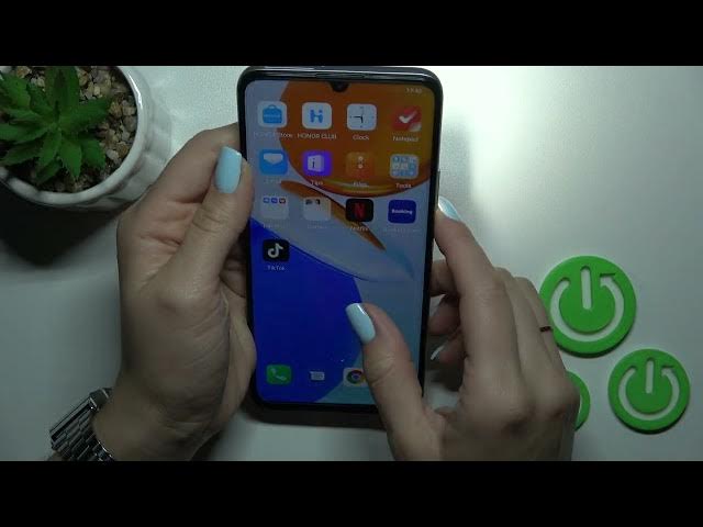 Video thumbnail for How To Switch On Flashlight on Honor X7