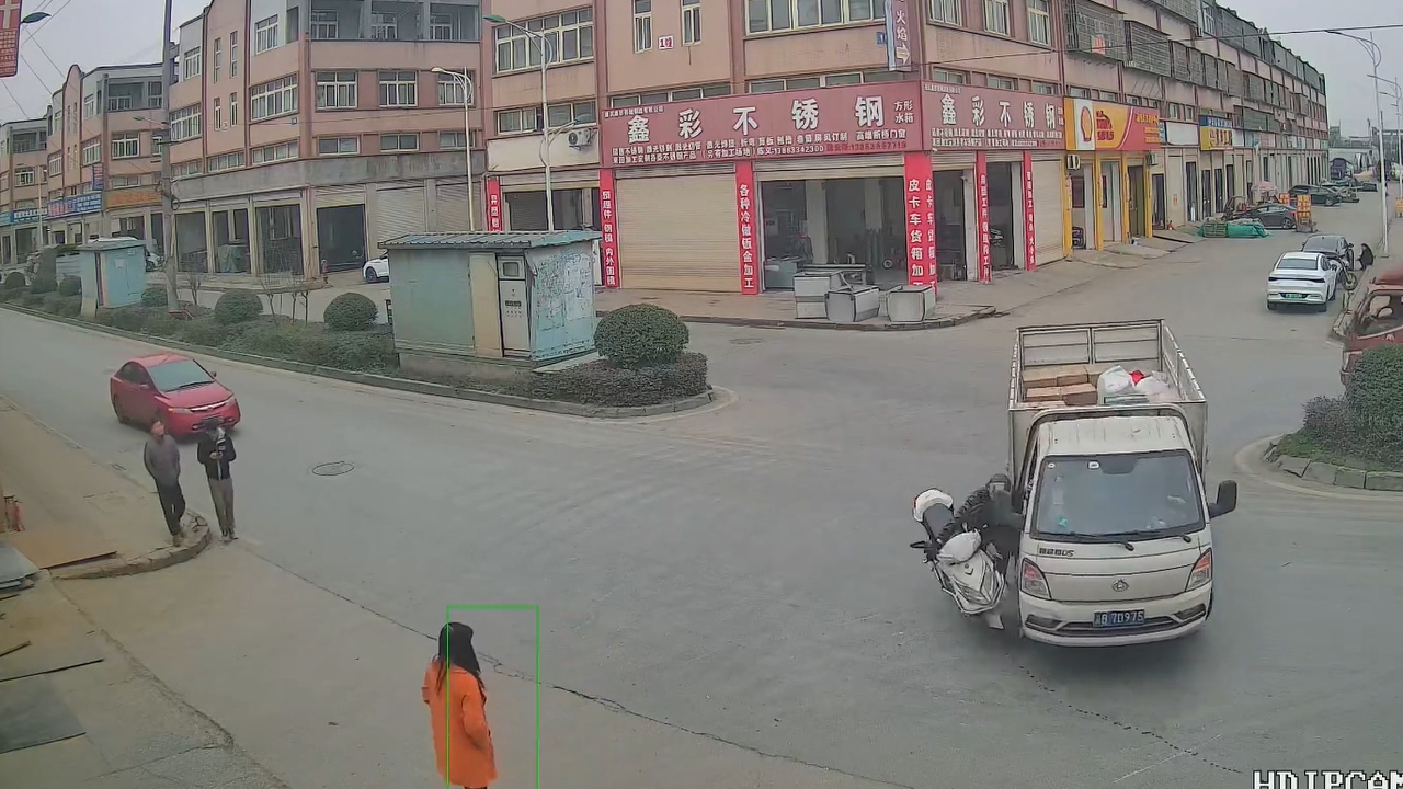 Video thumbnail for Motorbike vs. Truck Crash Caught on CCTV in Chongqing