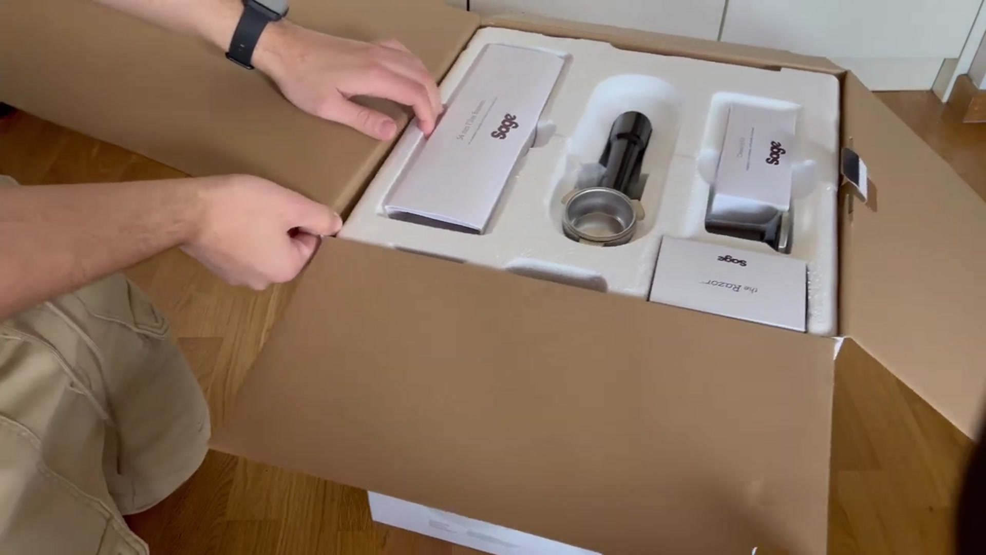 Video thumbnail for Breville Sage Barista Express Unboxing   What s included (720P HD)